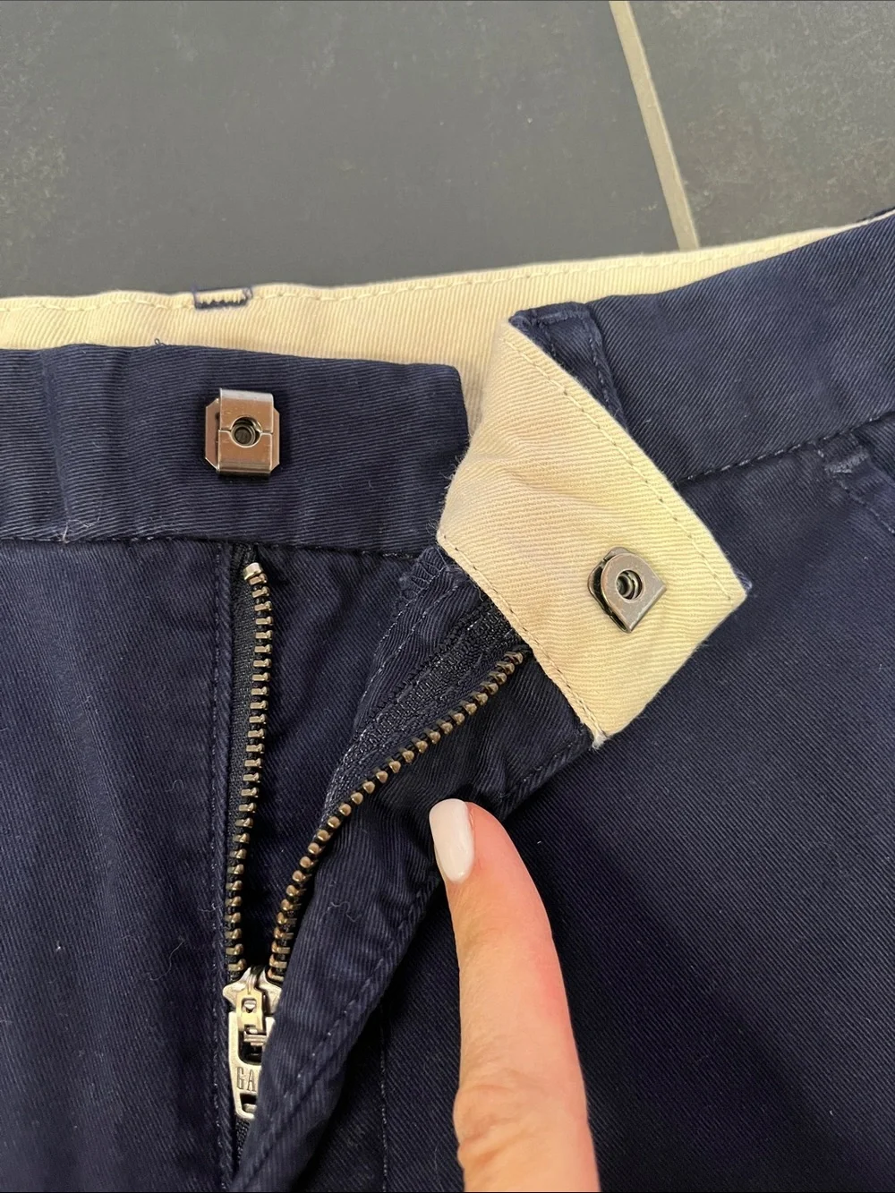 GAP boys flat front navy uniform Chino Shorts size 8 NWT